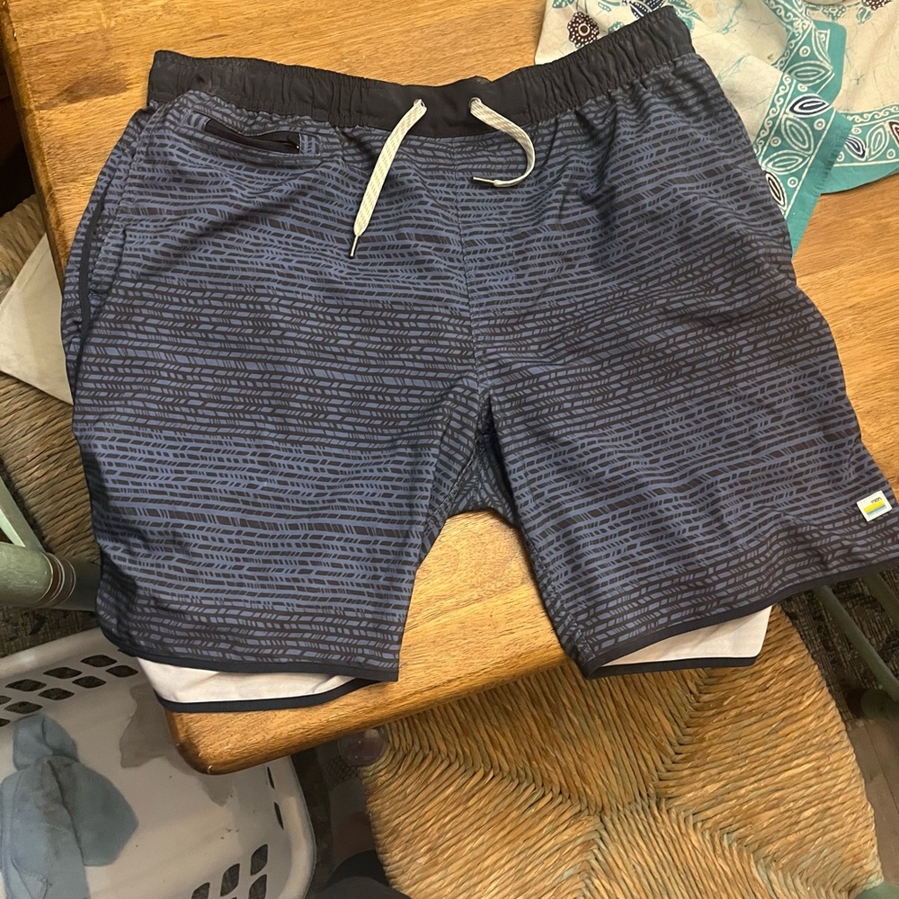 Vuori banks shorts like new